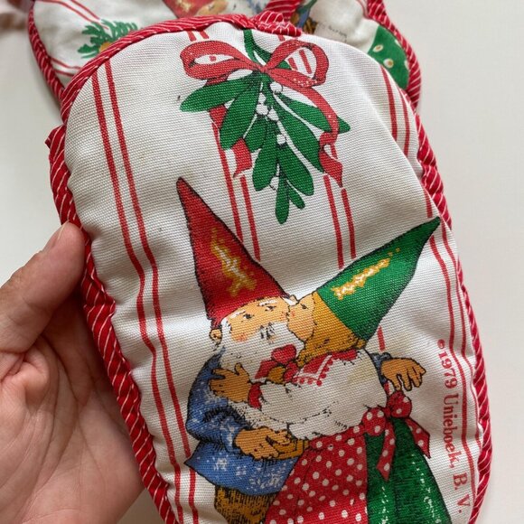 Unieboek Gnome Pot Holder and Oven Mitt 1979 Christmas - Picture 3 of 7